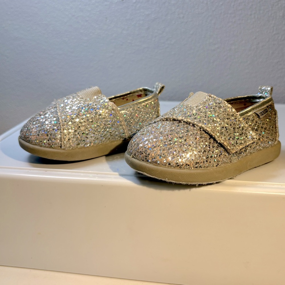 Joe Boxer Sparkly Silver Baby Shoes size 3
